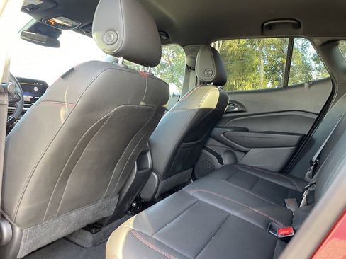 Used 2025 Chevrolet Trax RS w/ Driver Confidence Package image 16