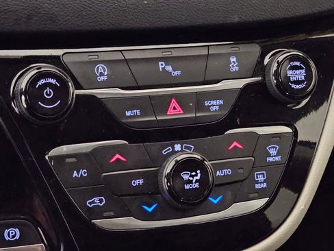 Used 2020 Chrysler Pacifica Touring-L Plus image 22