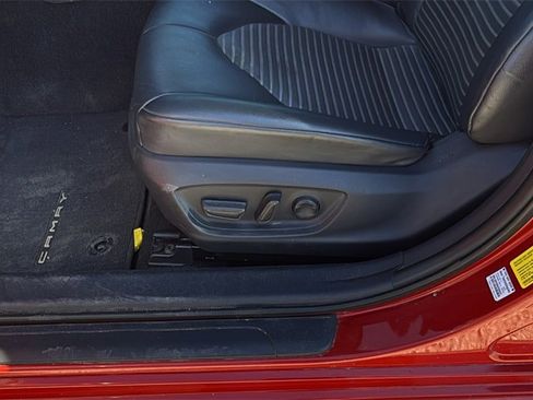 Used 2023 Toyota Camry SE image 10