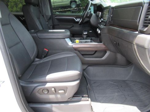 Used 2022 GMC Sierra 1500 SLT AWD/4WD image 10
