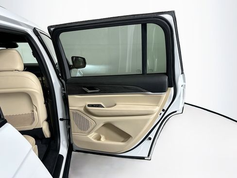 Used 2023 Jeep Grand Cherokee L Limited AWD/4WD image 33