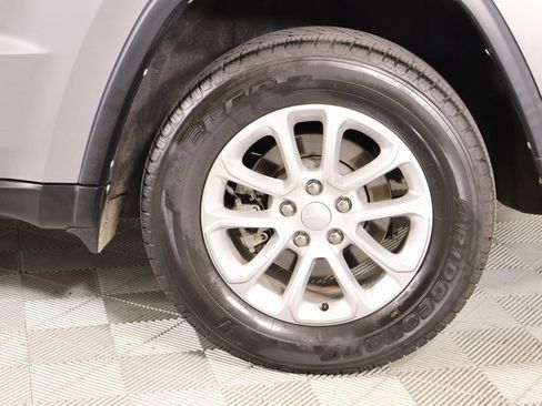 Used 2021 Jeep Grand Cherokee Laredo image 17