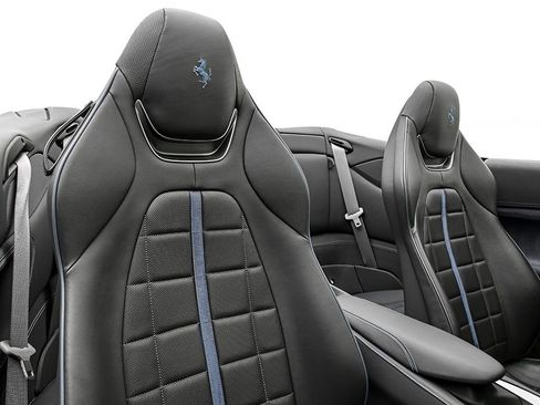 Used 2019 Ferrari Portofino RWD image 23