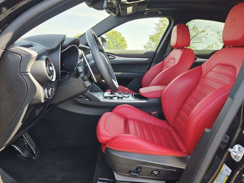 Used 2024 Alfa Romeo Stelvio Veloce image 13