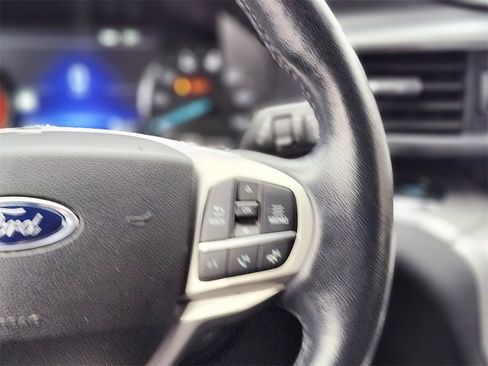 Certified 2022 Ford Explorer XLT w/ Equipment Group 202A image 30