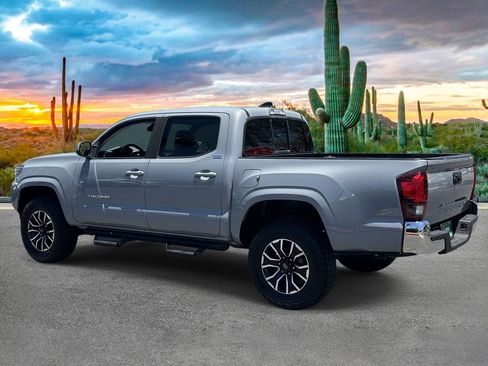 Used 2021 Toyota Tacoma SR5 RWD image 5