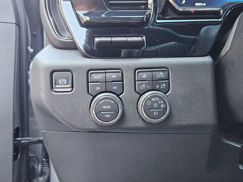 Used 2025 Chevrolet Silverado 2500 ZR2 w/ Technology Package AWD/4WD image 19