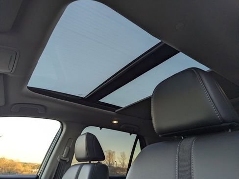 Used 2024 Honda Pilot Touring image 15