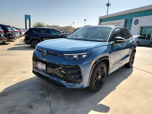 New 2026 Volkswagen Tiguan SE R-Line FWD image 3
