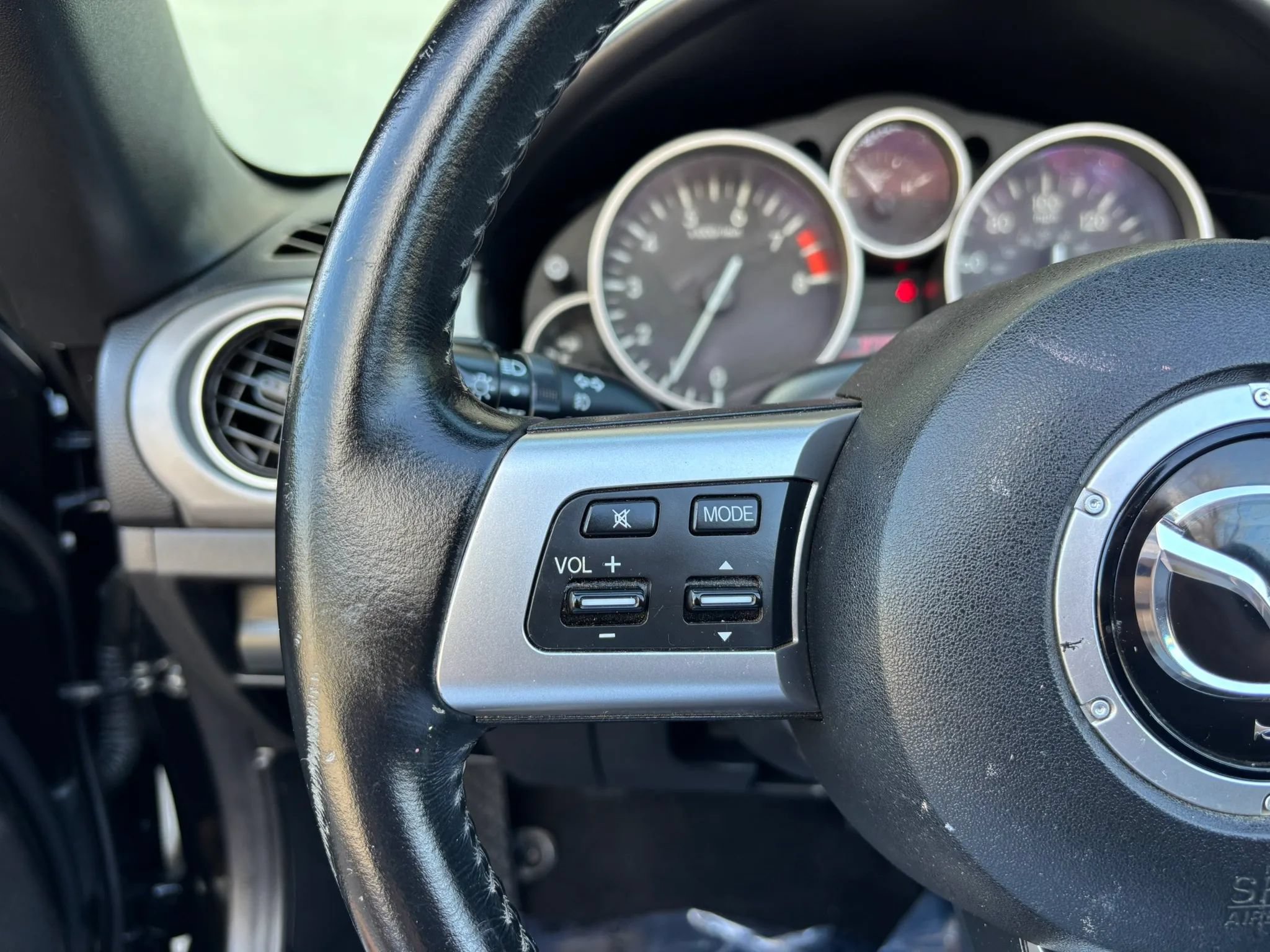 Used 2012 MAZDA MX-5 Miata Sport RWD image 19
