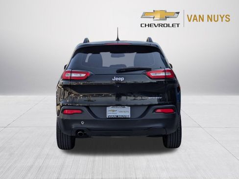 Used 2016 Jeep Cherokee Sport FWD image 6