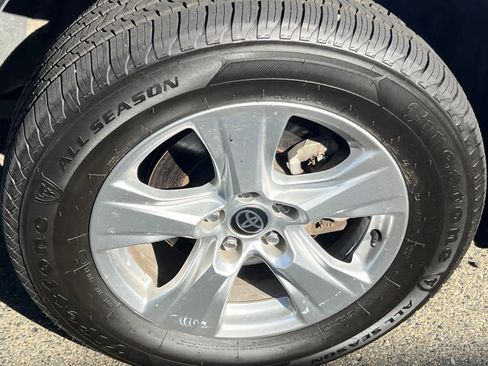 Certified 2021 Toyota RAV4 XLE w/ Convenience Package image 15