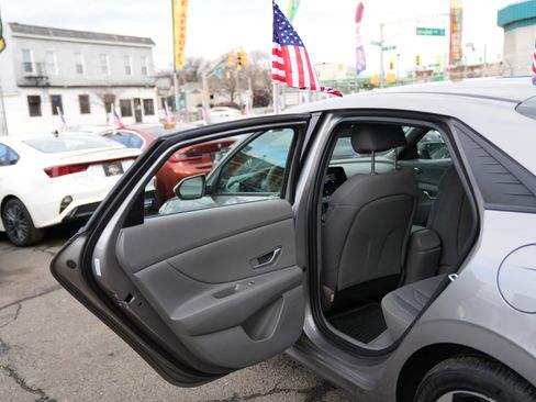 Used 2023 Hyundai Elantra SEL w/ Convenience Package image 10