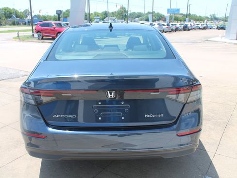 Used 2025 Honda Accord SE image 6