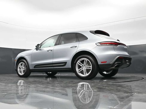 Certified 2025 Porsche Macan AWD/4WD image 37