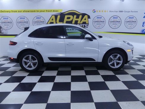 Used 2018 Porsche Macan image 37