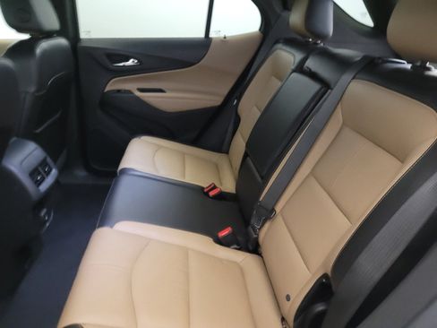 Used 2022 Chevrolet Equinox Premier AWD/4WD image 18
