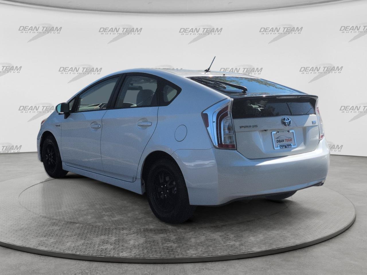 Used 2015 Toyota Prius Two FWD image 5