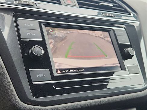 Certified 2022 Volkswagen Tiguan S image 18