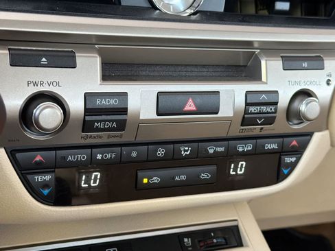 Used 2015 Lexus ES 300h w/ Navigation System Package FWD image 22