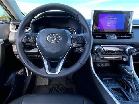 Used 2025 Toyota RAV4 XLE Premium image 5