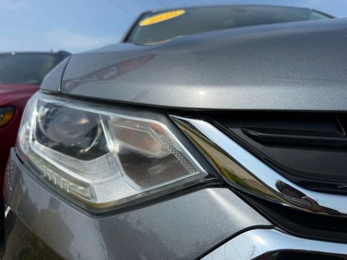 Used 2020 Chevrolet Traverse LS AWD/4WD image 7