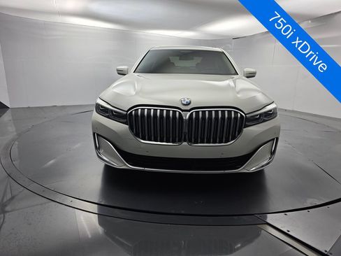 Used 2022 BMW 750i xDrive AWD/4WD image 2