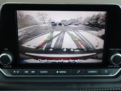 Used 2023 Nissan Rogue SV image 17