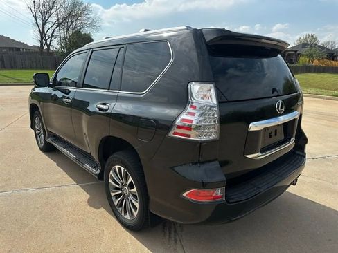 Used 2023 Lexus GX 460 Luxury w/ Accessory Package AWD/4WD image 3