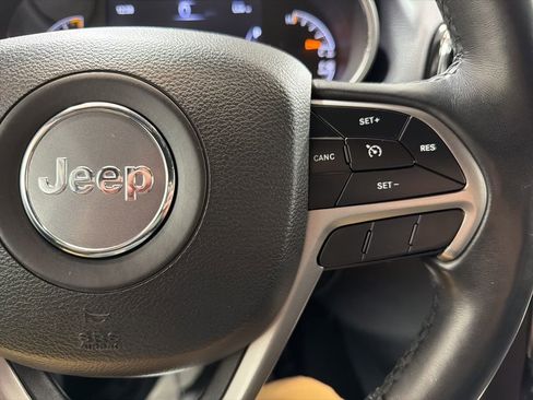 Used 2019 Jeep Grand Cherokee Altitude image 27