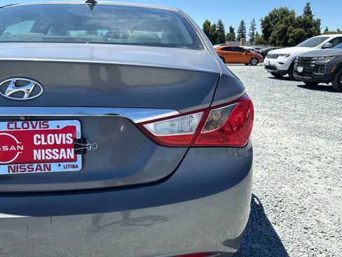 Used 2013 Hyundai Sonata SE w/ Navigation & Sunroof Pkg FWD image 7