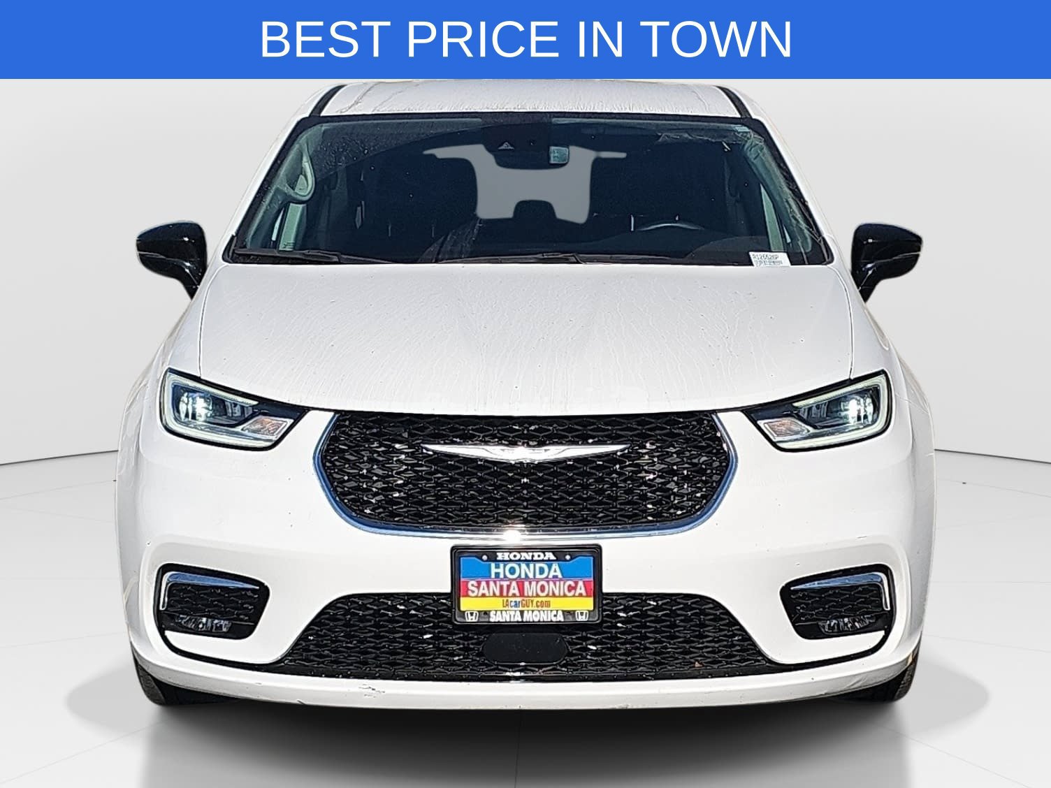 Used 2024 Chrysler Pacifica Touring-L FWD image 2
