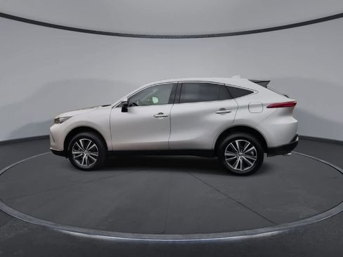 Used 2022 Toyota Venza LE image 6