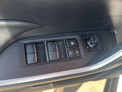 Used 2023 Toyota RAV4 XLE Premium image 22