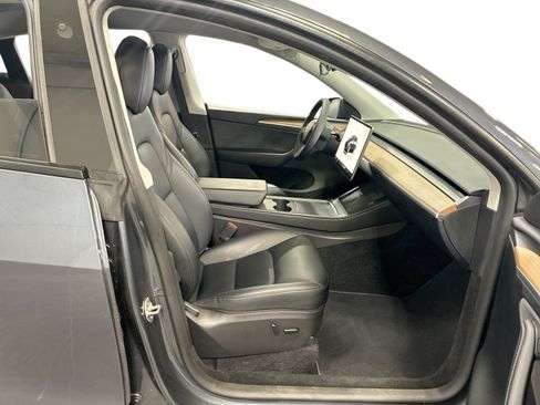 Certified 2023 Tesla Model Y AWD image 13