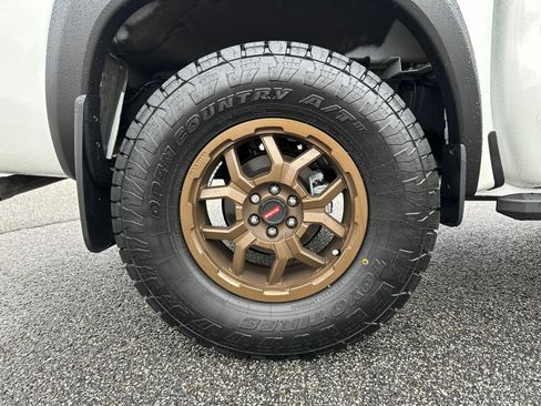 New 2025 Nissan Frontier PRO-4X image 17