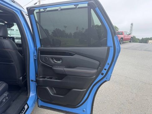 Used 2025 Honda Pilot TrailSport image 35