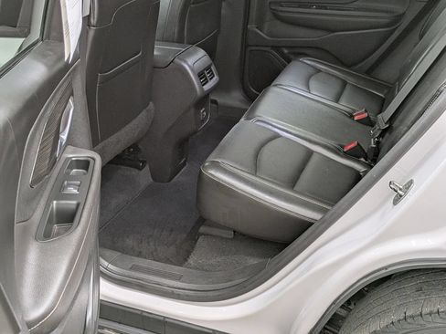 Used 2022 GMC Terrain SLT AWD/4WD image 25