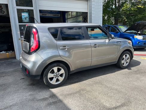 Used 2019 Kia Soul w/ Convenience Package image 4