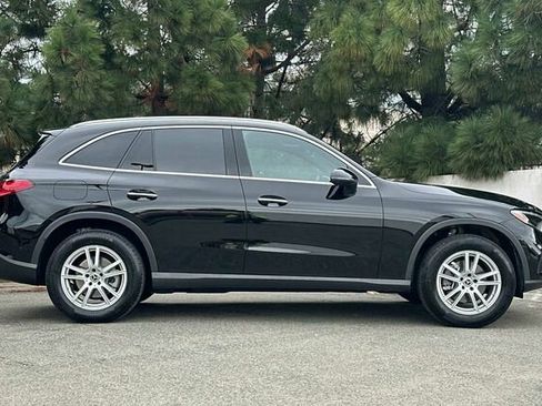 Used 2025 Mercedes-Benz GLC 300 image 3