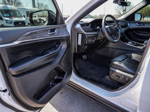 Used 2024 Jeep Grand Cherokee L Limited w/ Luxury Tech Group II image 31