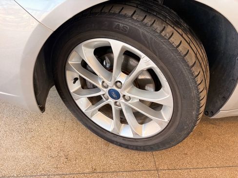 Used 2019 Ford Fusion SE image 31