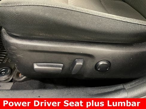 Used 2016 Toyota Camry LE image 7