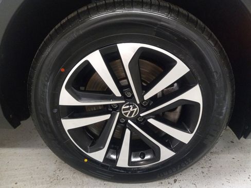 Used 2022 Volkswagen Tiguan S image 4