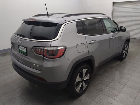 Used 2019 Jeep Compass Latitude w/ Cold Weather Group AWD/4WD image 9