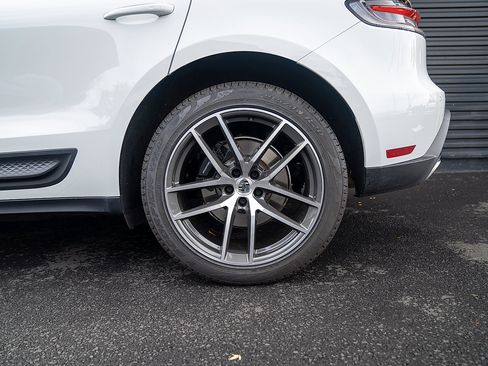 Certified 2025 Porsche Macan image 24