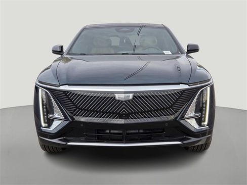 New 2025 Cadillac Lyriq Luxury image 8
