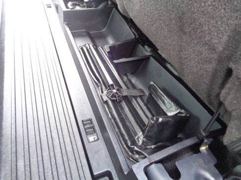 Used 2017 Ford F250 Lariat w/ Chrome Package image 63