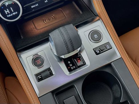 New 2025 Jaguar F-PACE R-Dynamic S image 18