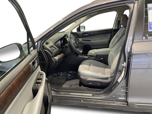 Used 2019 Subaru Outback 3.6R Limited image 2